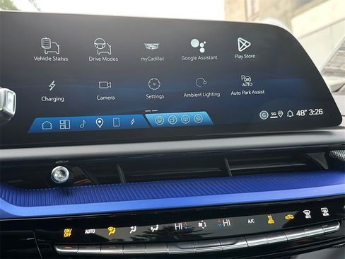 New 2026 Cadillac Optiq Luxury 2 image 27