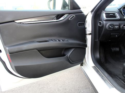 Used 2017 Maserati Ghibli image 9