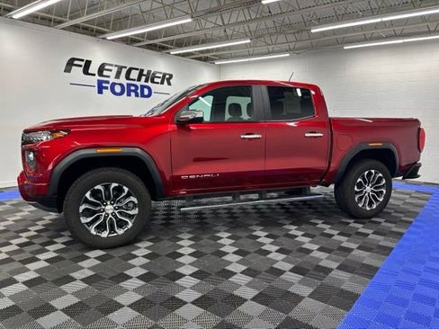 Used 2024 GMC Canyon Denali AWD/4WD image 3
