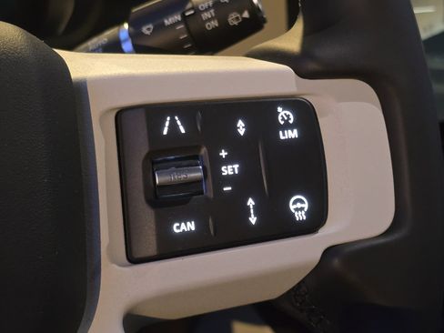 New 2025 Land Rover Defender 110 X-Dynamic SE image 15