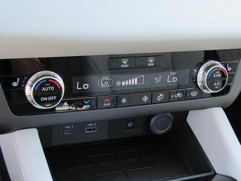 New 2025 Mitsubishi Outlander SEL image 17