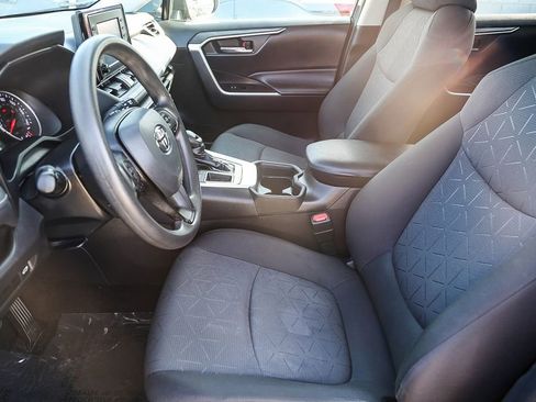Used 2021 Toyota RAV4 XLE image 19