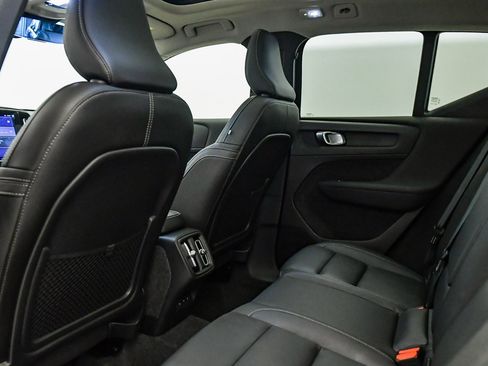 Certified 2025 Volvo XC40 B5 Ultra w/ Climate Package image 21