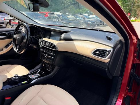 Used 2017 INFINITI QX30 Premium w/ Navigation Package FWD image 24