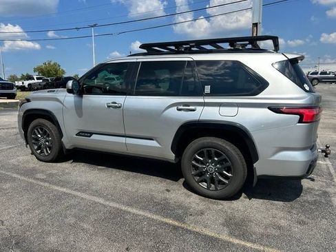 Used 2023 Toyota Sequoia Platinum AWD/4WD image 7