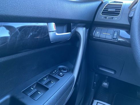 Used 2015 Kia Sorento LX image 24