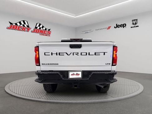 Used 2025 Chevrolet Silverado 2500 LTZ w/ LTZ Plus Package image 8