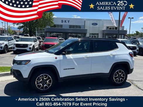 Used 2025 Jeep Compass Trailhawk AWD/4WD image 1