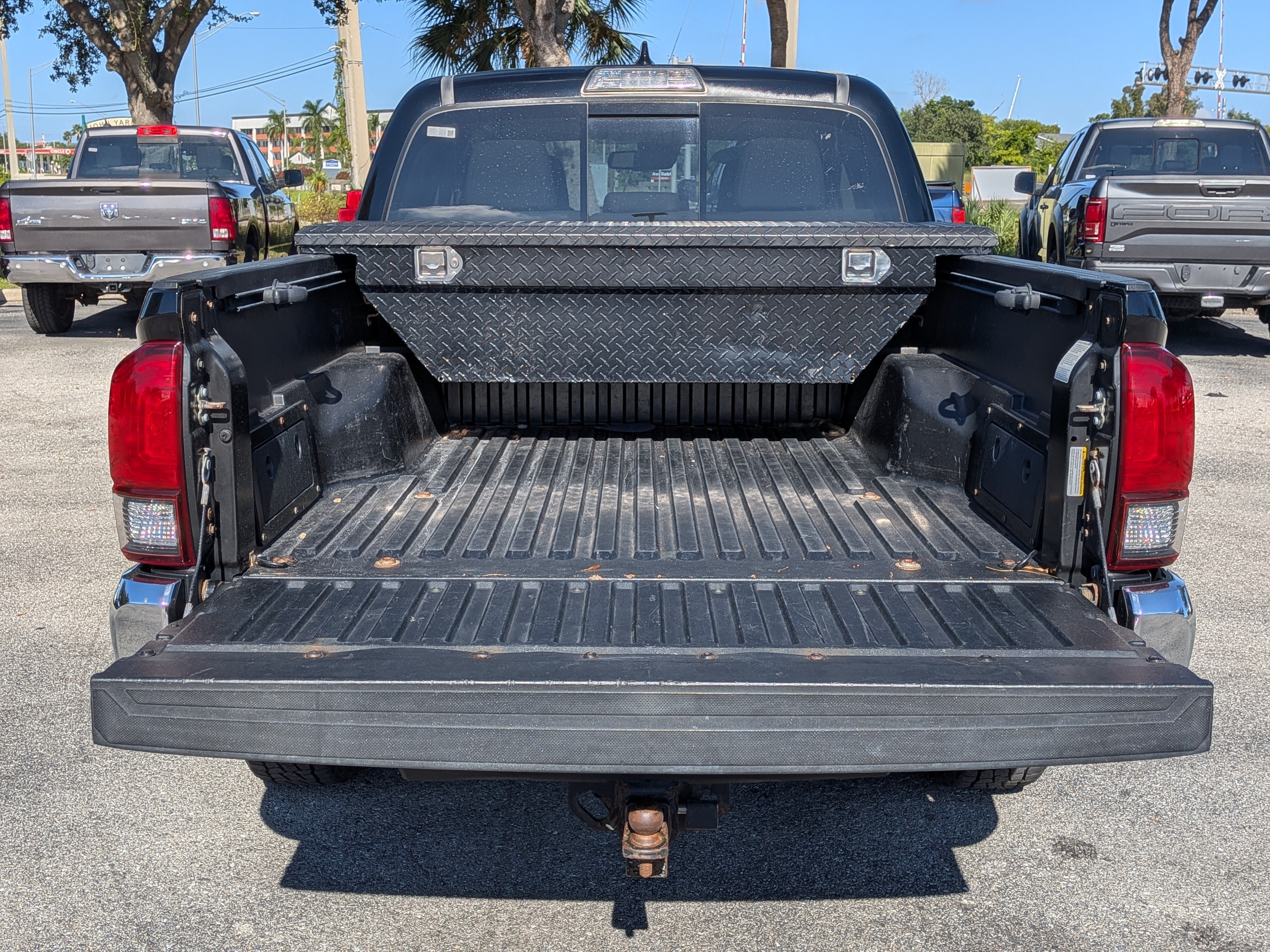 Used 2018 Toyota Tacoma SR5 RWD image 13