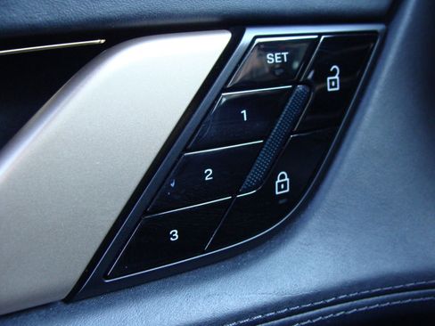 Used 2020 Porsche Taycan 4S image 30