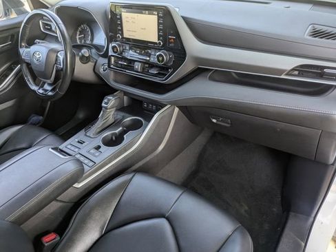 Used 2022 Toyota Highlander XLE image 36