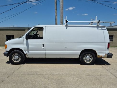 Used 2006 Ford E-150 and Econoline 150 RWD image 4