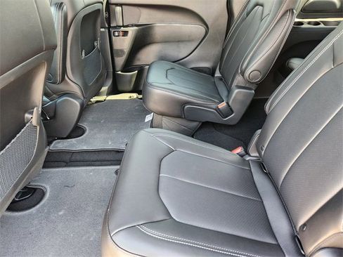 New 2026 Chrysler Voyager LX image 18
