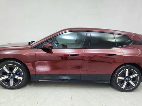 Used 2023 BMW iX xDrive50 w/ Premium Package image 10