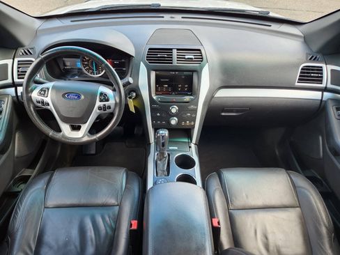 Used 2014 Ford Explorer XLT w/ Equipment Group 202A AWD/4WD image 4