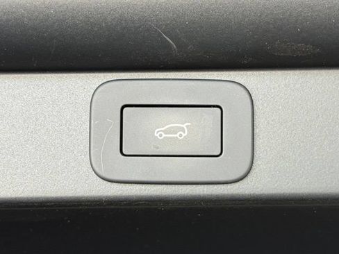 Used 2025 Land Rover Range Rover SE AWD/4WD image 18