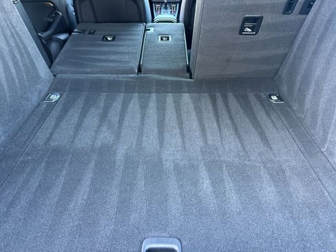 Used 2025 Porsche Macan image 15