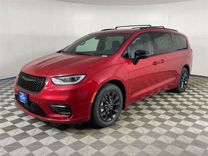 New 2025 Chrysler Pacifica Select w/ Fav Edition Package