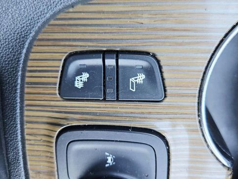 Used 2021 GMC Acadia SLE w/ Driver Convenience Package image 32