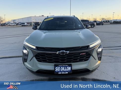 Used 2024 Chevrolet Trax RS w/ Sunroof Package image 4