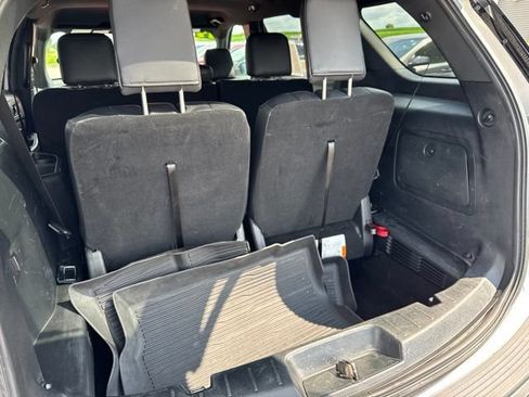 Used 2019 Ford Explorer XLT w/ Equipment Group 202A AWD/4WD image 30