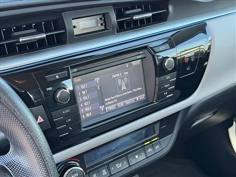 Used 2015 Toyota Corolla LE FWD image 23