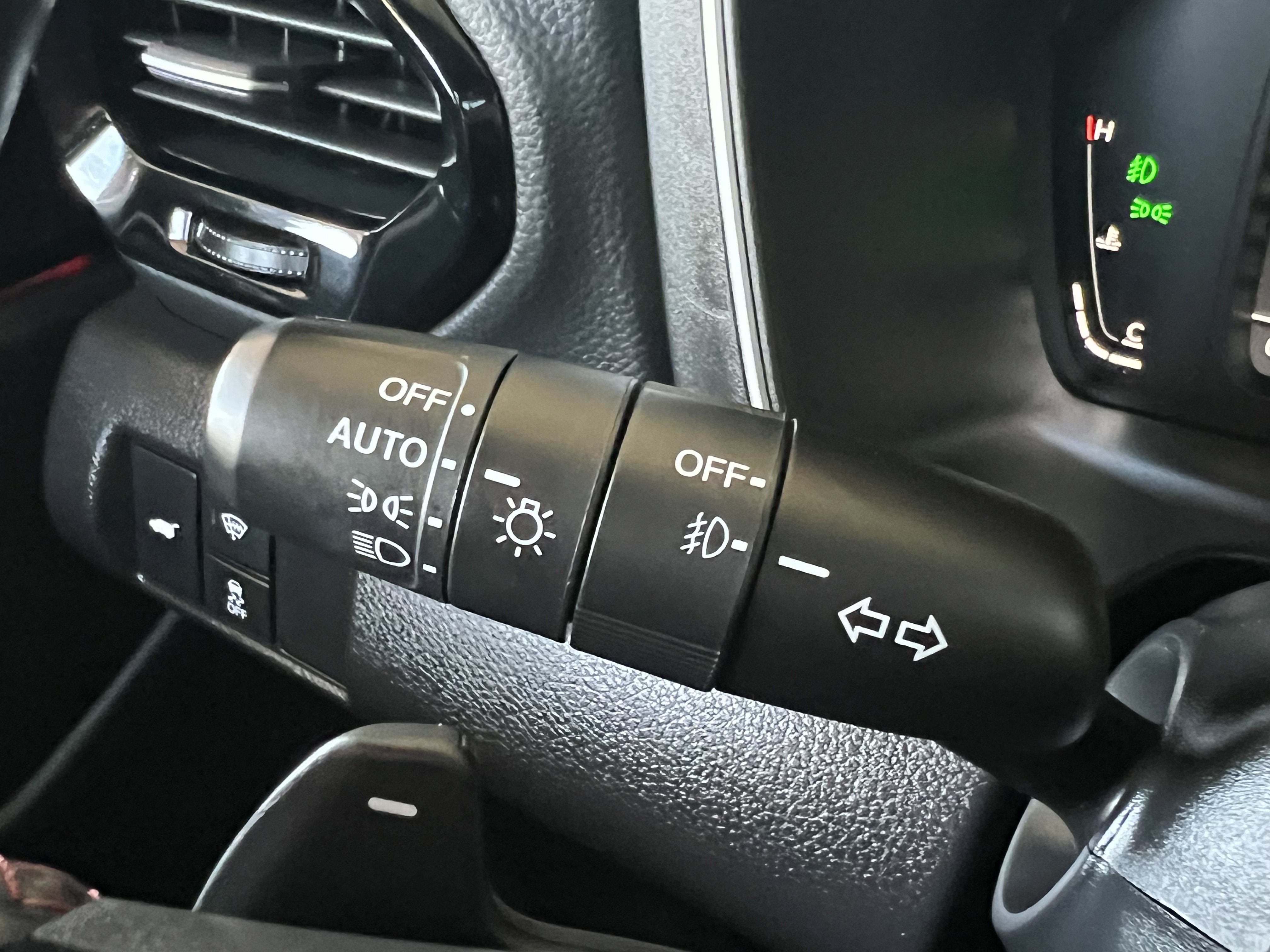 Used 2025 Honda Pilot Black Edition image 2
