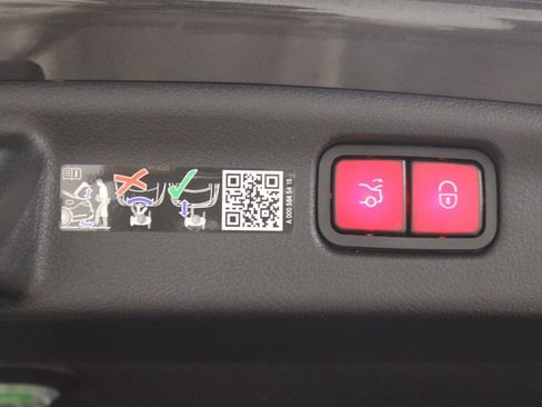 Used 2025 Mercedes-Benz C 300 C 300 image 31