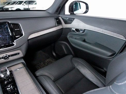 Certified 2024 Volvo XC90 T8 Ultimate w/ Protection Package Premier image 7