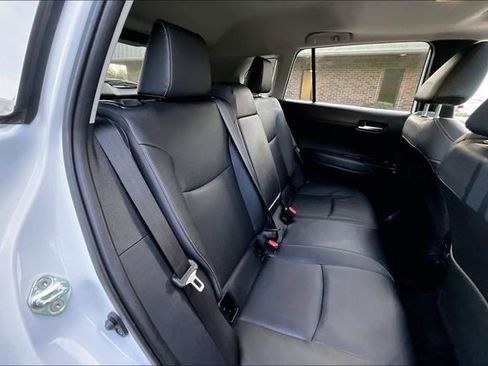 Used 2024 Toyota Corolla Cross XLE w/ Convenience Package image 20
