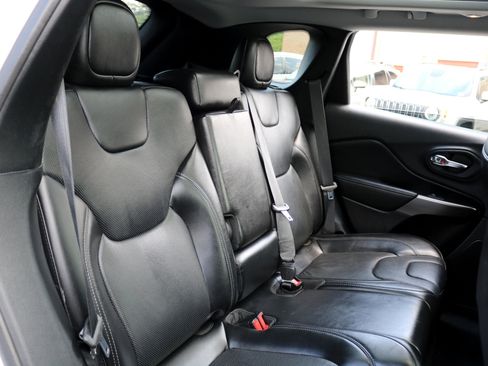 Used 2020 Jeep Cherokee Limited image 33