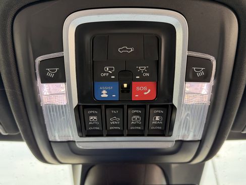 Used 2022 RAM 1500 Laramie w/ Sport Appearance Package AWD/4WD image 27