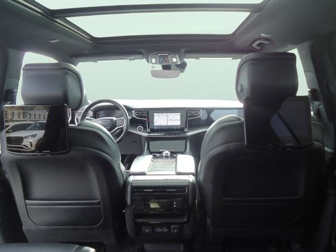 Used 2022 Jeep Wagoneer Series III w/ Premium Group I image 33