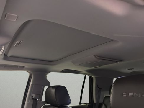 Used 2020 GMC Yukon Denali w/ Denali Ultimate Package image 12