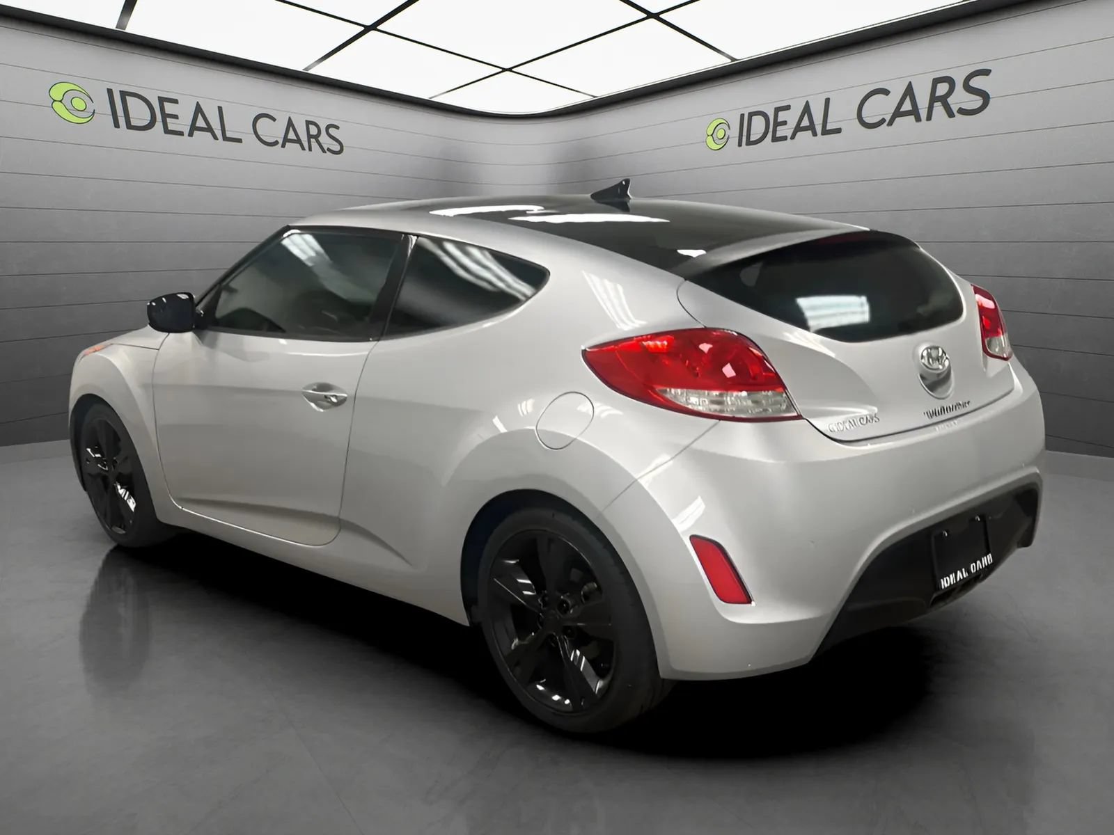 Used 2016 Hyundai Veloster w/ Option Group 03 FWD image 7