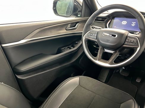 New 2026 Jeep Grand Cherokee Altitude image 11