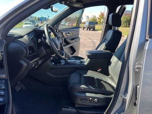 Used 2023 Chevrolet Traverse RS image 15