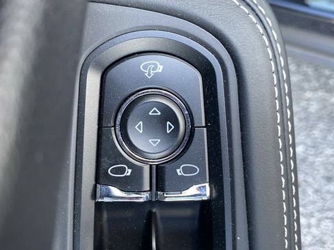 Used 2025 Porsche Macan AWD/4WD image 18