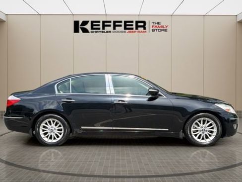Used 2011 Hyundai Genesis 3.8 RWD image 7