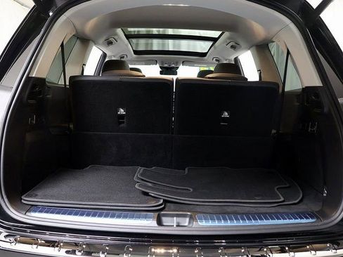 Certified 2026 Mercedes-Benz GLS 450 4MATIC image 33