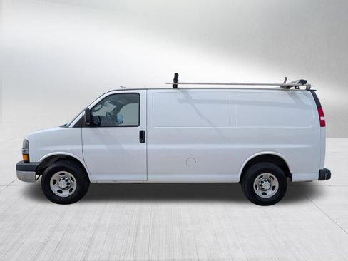 Used 2018 Chevrolet Express 2500 w/ Driver Convenience Package RWD image 2