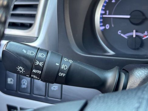Used 2019 Toyota Highlander Plus AWD/4WD image 30