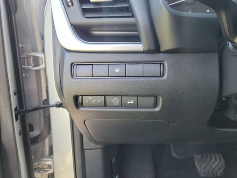 Used 2024 Nissan Rogue SV AWD/4WD image 18