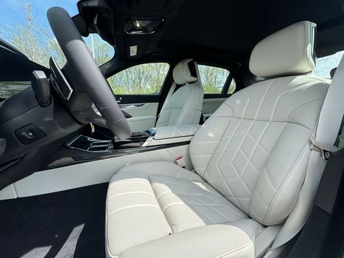 New 2026 BMW 760i xDrive w/ Premium Package AWD/4WD image 16