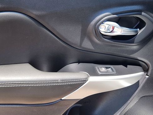 Used 2022 Jeep Cherokee Latitude image 14