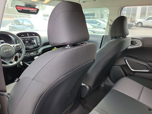 Used 2025 Kia Soul LX w/ LX Technology Package image 12