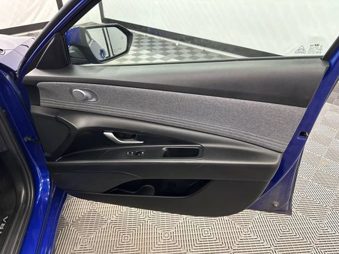 Used 2023 Hyundai Elantra Limited FWD image 16