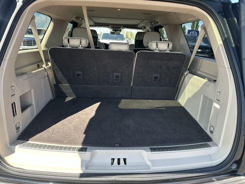 Used 2018 Lincoln Navigator L Reserve w/ Technology Package AWD/4WD image 12