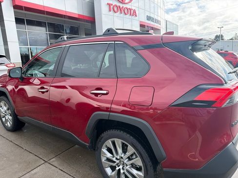 Used 2021 Toyota RAV4 Limited AWD/4WD image 7