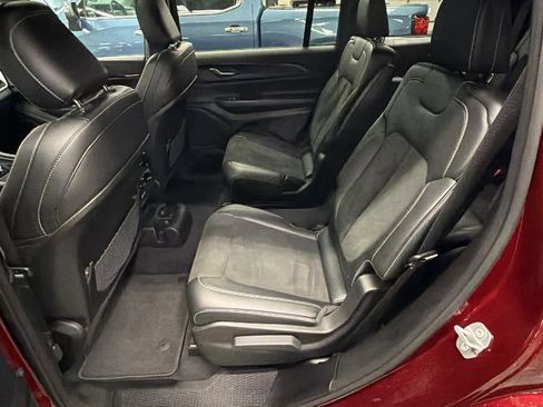 Used 2024 Jeep Grand Cherokee L Altitude image 22